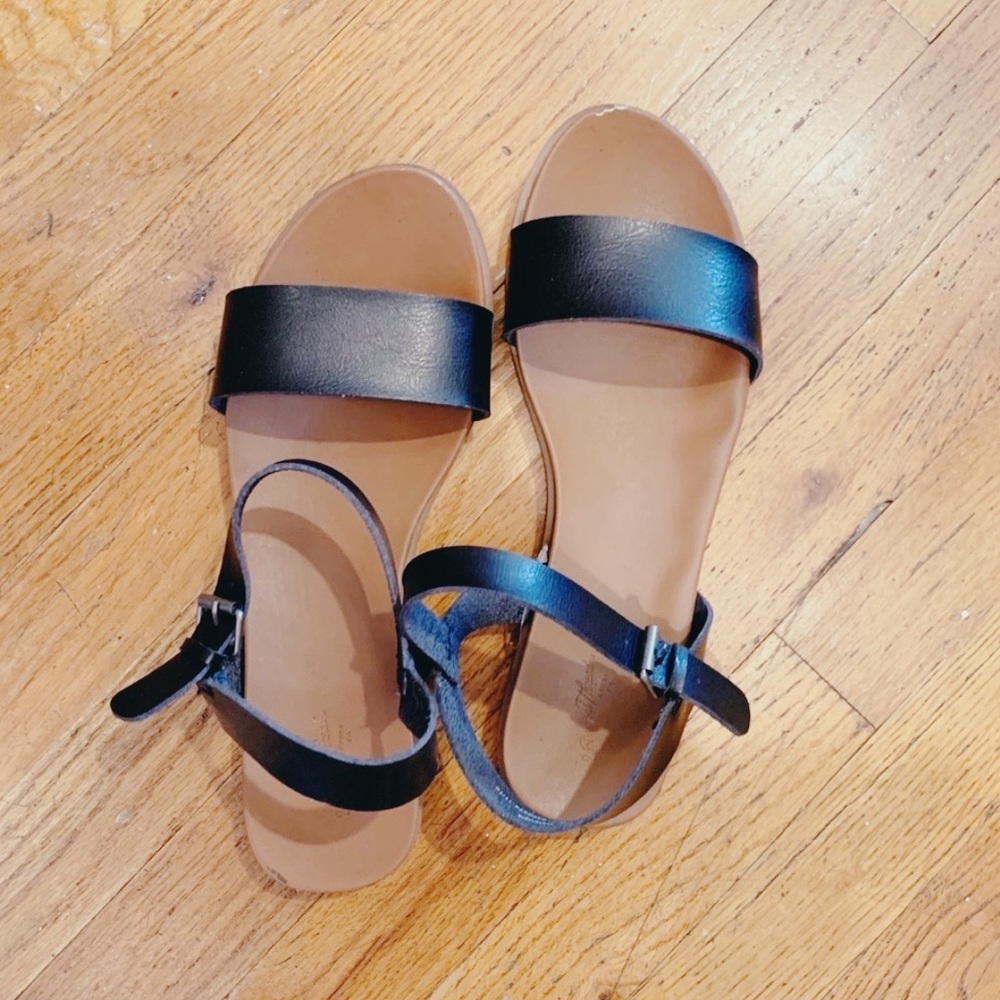 Universal Thread Sandals